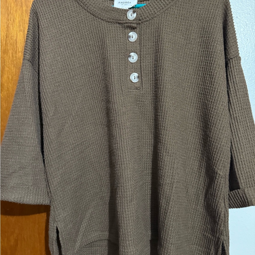 ANDREE BY UNIT Taupe Waffle Knit Button-Up